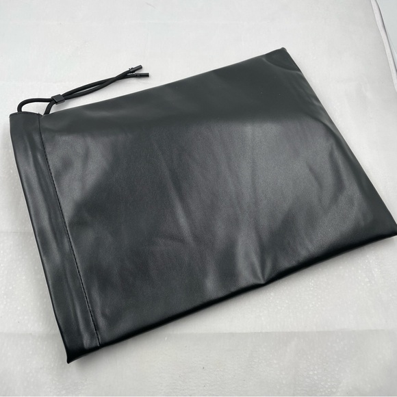 YSL Yves Saint Laurent Towel and Pouch - Picture 5 of 6